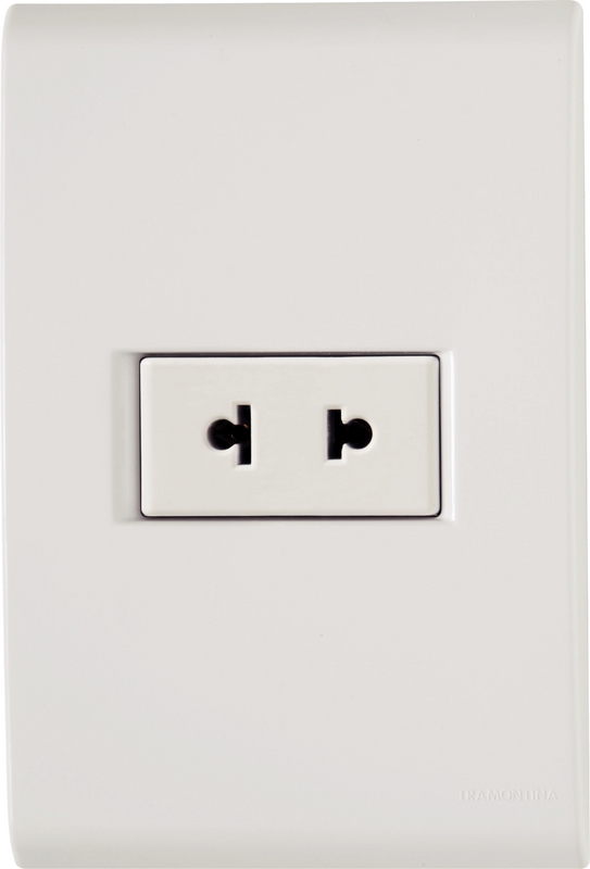 CONJUNTO ARMADO TOMACORRIENTE 2P UNIVERSAL 10A-15A 250V BLANCO LIZ